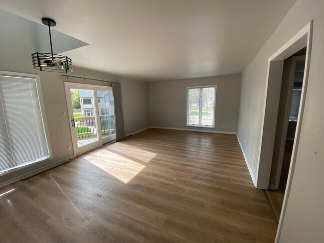 Building Photo - 201 S Pine St