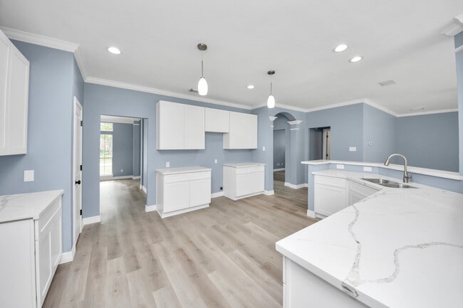 Building Photo - 16203 Broken Timber Cir
