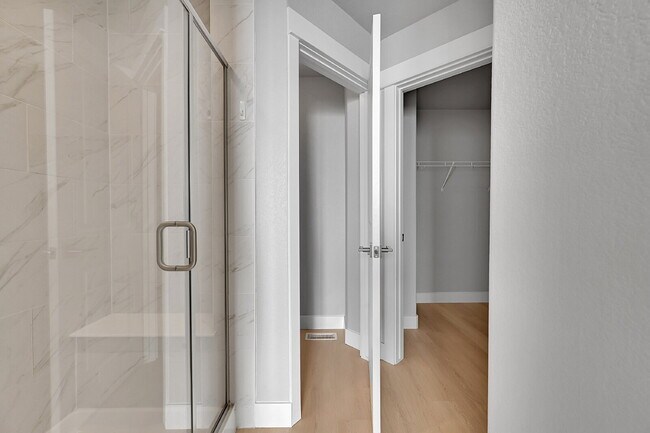 Building Photo - $2,650.00, 5-bed, 3-bed ranch-style home located in Colorado Springs with a large back yard.