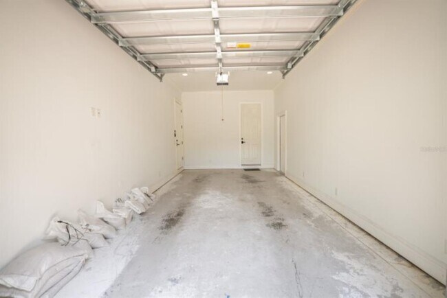 Building Photo - 3915 W Kensington Ave