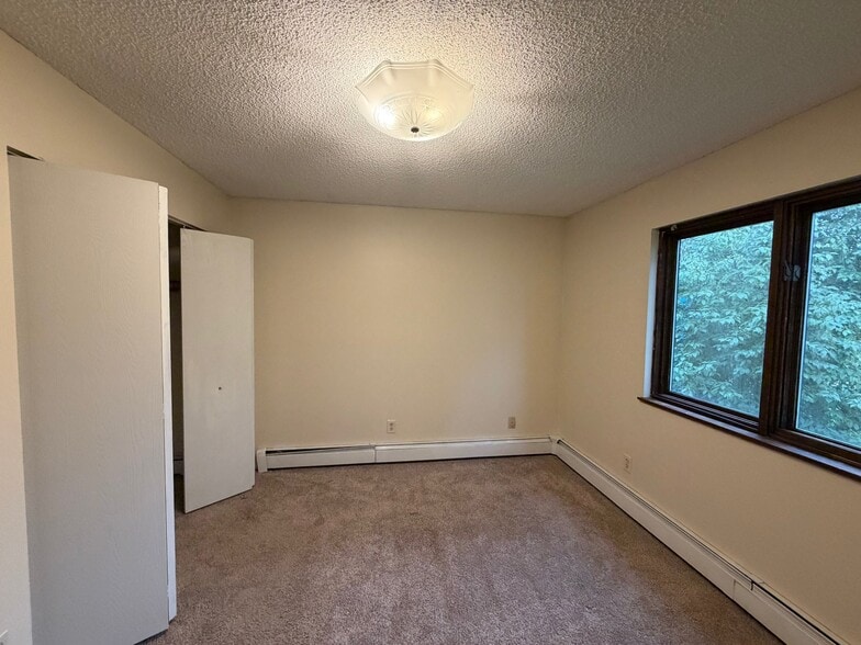 Building Photo - 305 Cindy Dr