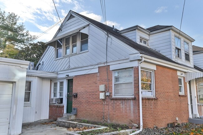 Building Photo - 316-318  5th Ave