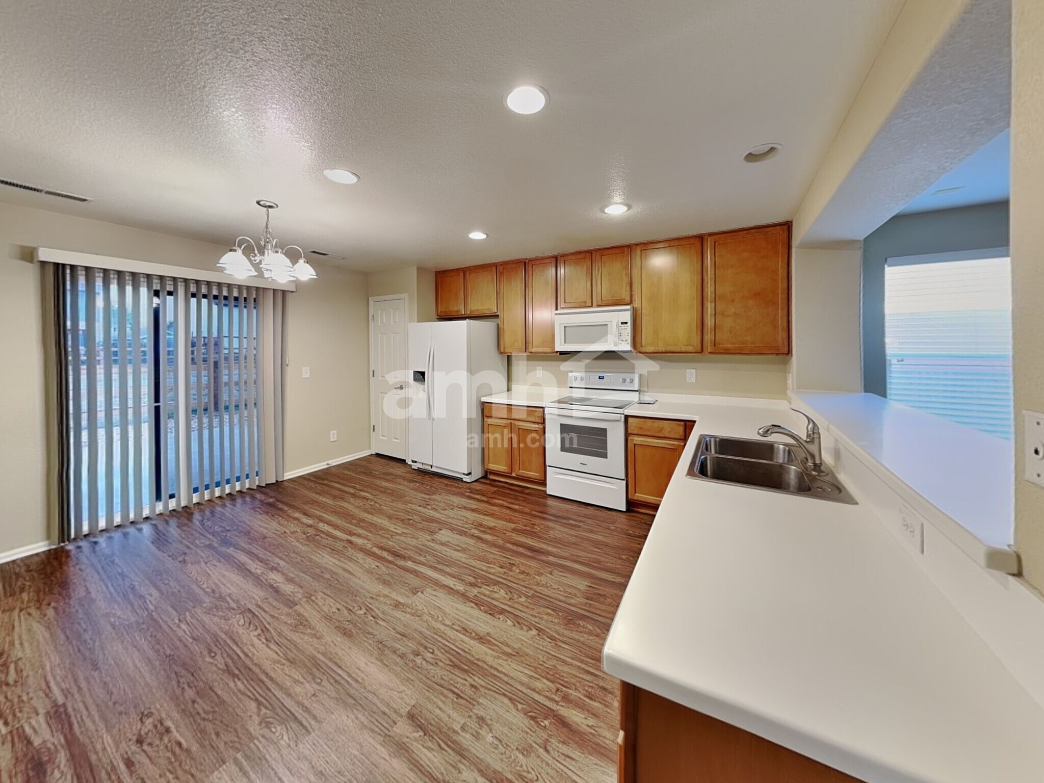 Building Photo - 810 Sunrise Dr