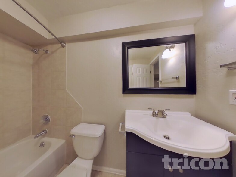 Building Photo - 106 N 49th Ave Ct