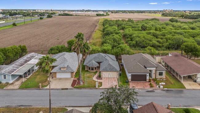 Building Photo - 138 Willow Cir