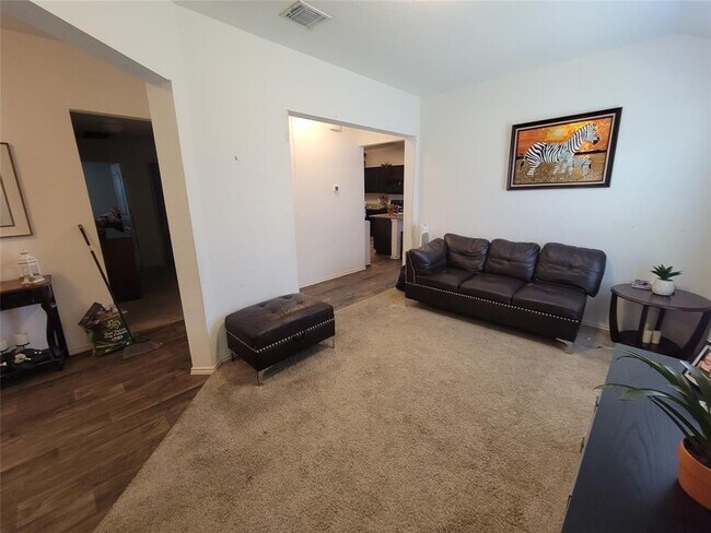 Building Photo - 3610 Batson Dr