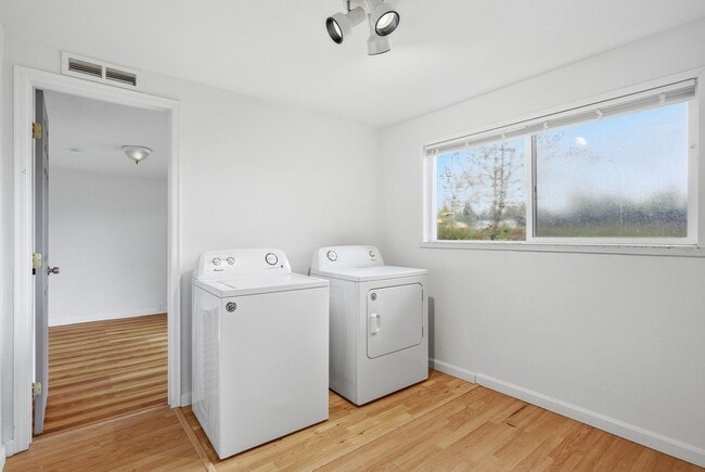 Building Photo - 3 BD | 2 BA Home with Great Backyard & Fireplace