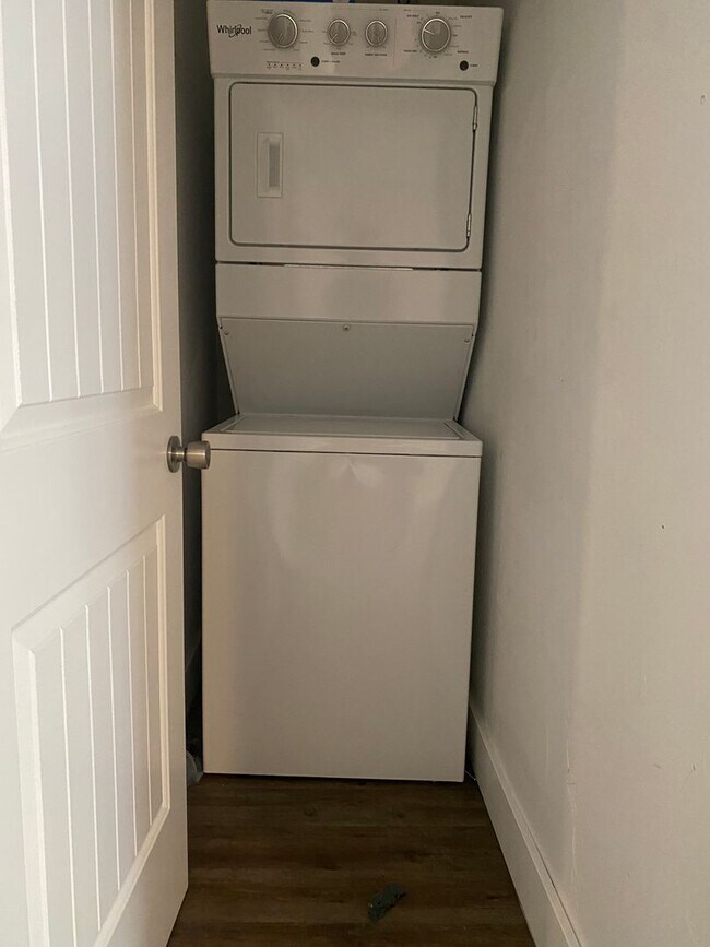 Building Photo - Victor Basement apartment