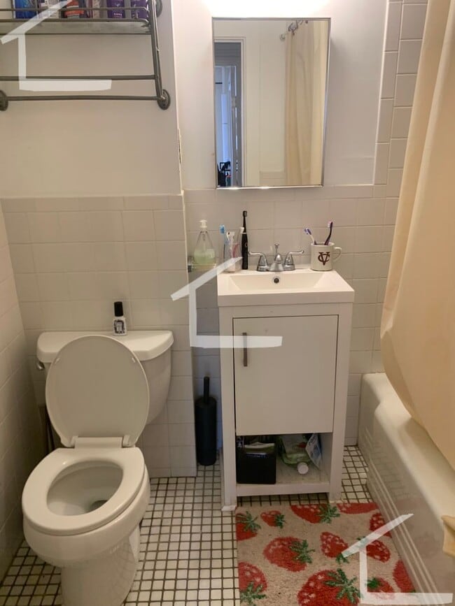 Building Photo - Very spacious 3 bed in Brookline...