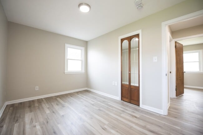 Building Photo - 9328 W Ridgewood Dr