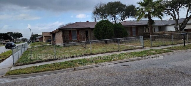 Building Photo - 2255 Lombardy Dr