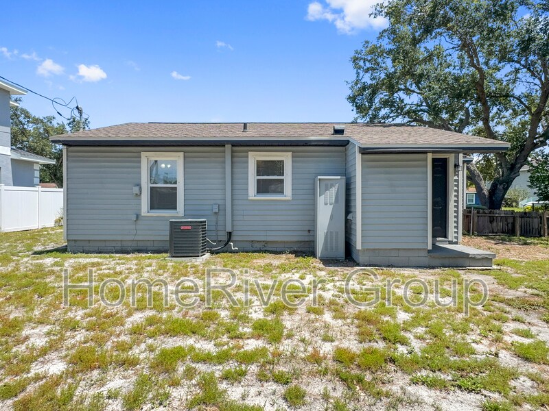 Building Photo - 3110 W Hartnett Ave