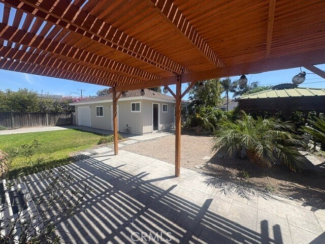 Building Photo - 223 Lillian Pl