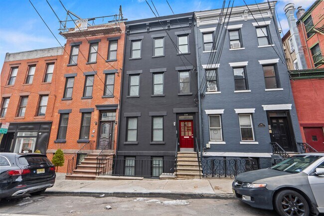 Building Photo - 108 8th St