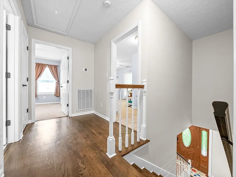 Building Photo - 331 Bayhill Dr