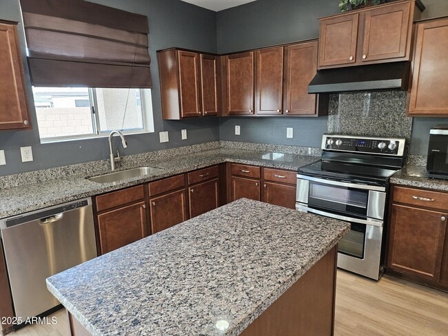 Building Photo - 3425 E Wayland Dr