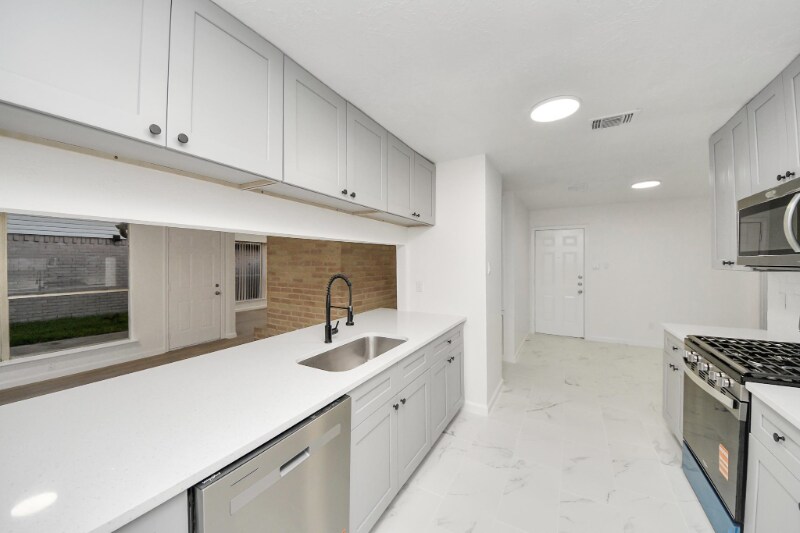 Building Photo - 17310 Pastoria Dr