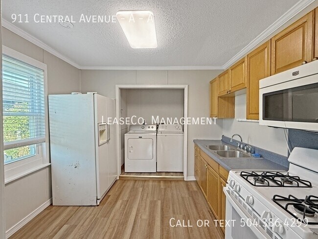 Building Photo - 911 Central Ave