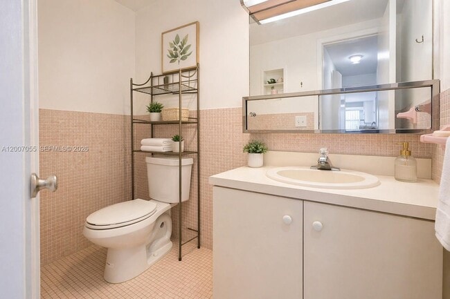 Building Photo - 1747 Rodman St