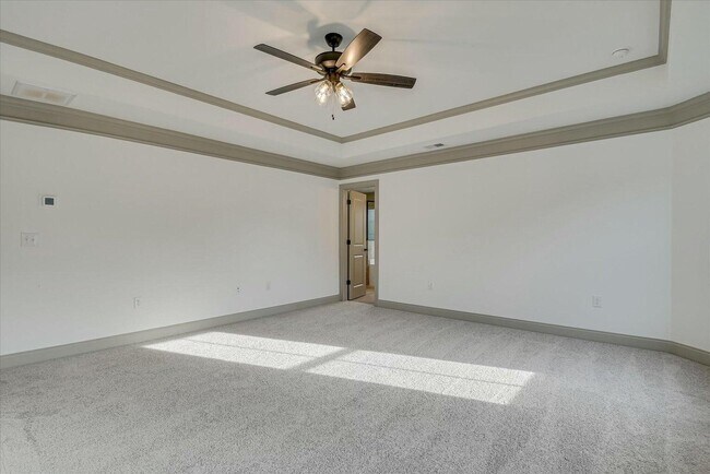 Building Photo - 2021 Warbler Dr