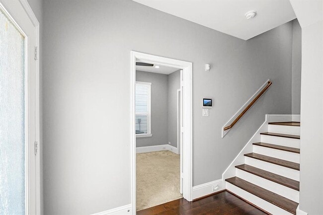 Building Photo - 411 N Nagle St