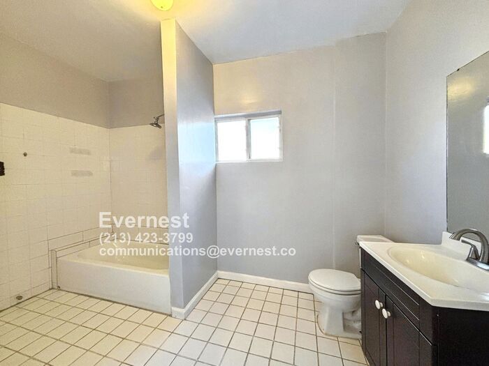 Building Photo - 4612 1/2 Pickford Street