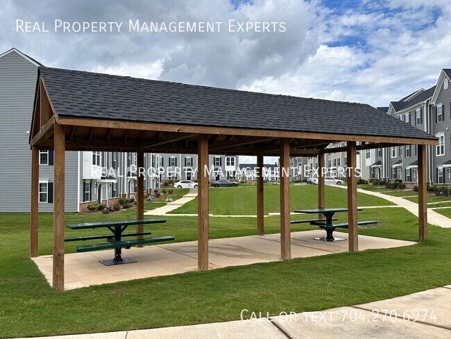 Building Photo - 1305 May Apple Dr