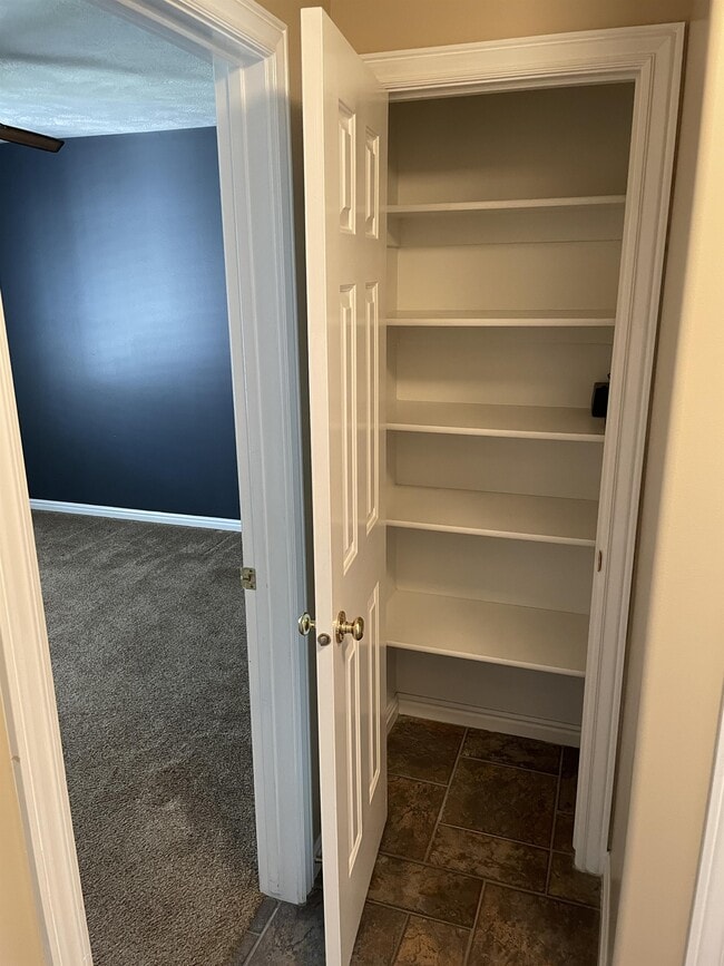 Building Photo - 561 Rocky Knoll Ln