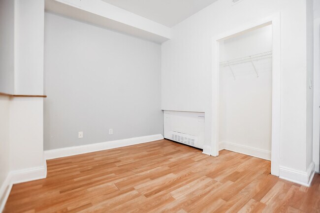 Building Photo - 7211 S Yates Blvd