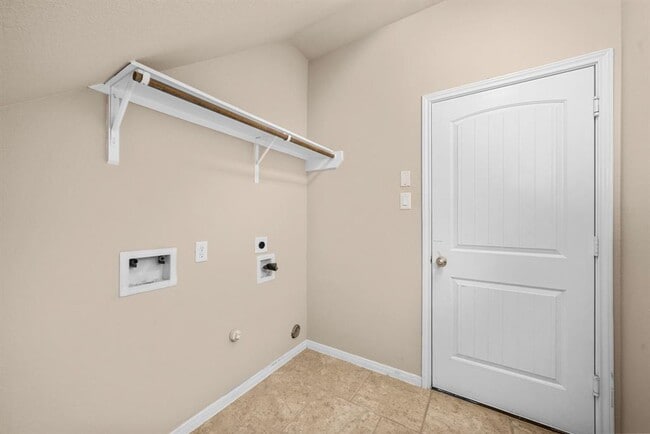 Building Photo - 25426 Saddlebrook Champion Way