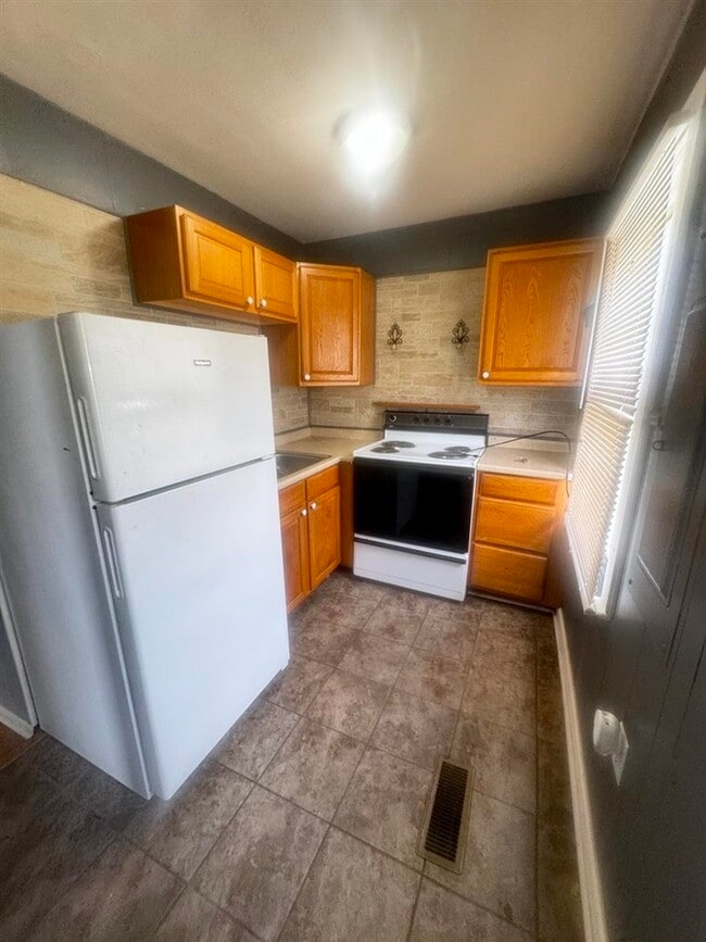 Building Photo - 1407 Greenwood Alley