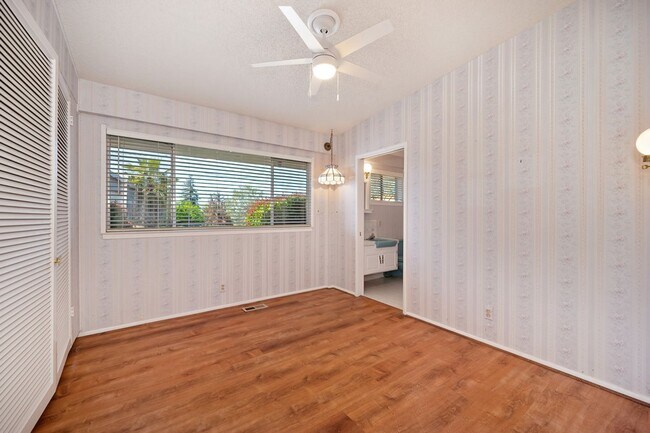 Building Photo - Luxury Living with Stunning 360-Degree Vie...