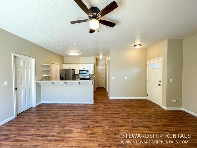 Building Photo - 618 Camden Ln