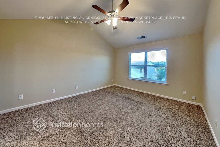 Building Photo - 925 Donington Cir SE