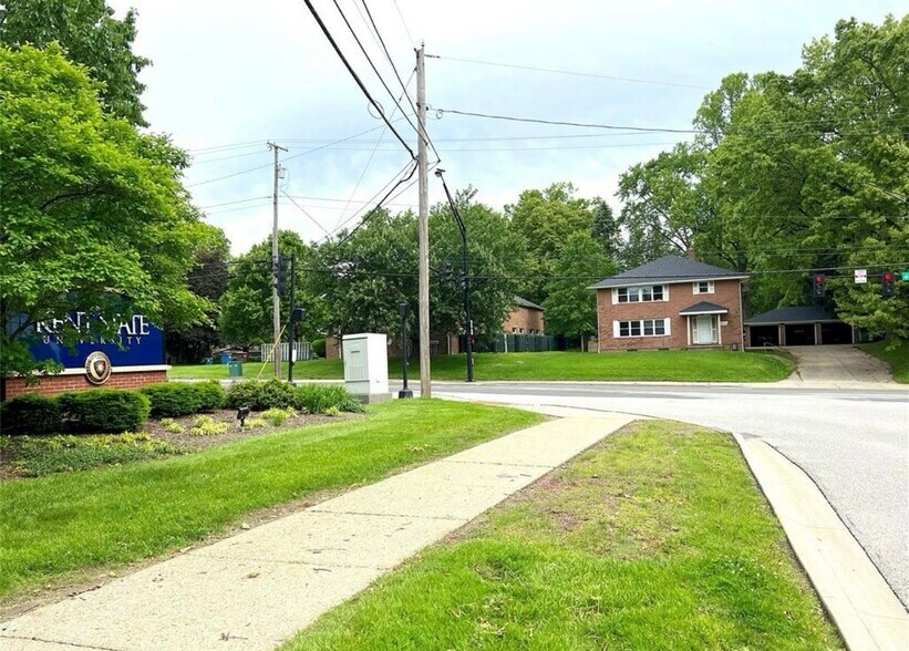 Primary Photo - 1415 E Main St