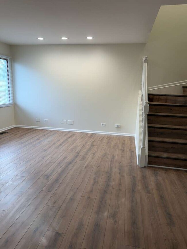 Building Photo - 1640 Hilton Head Dr