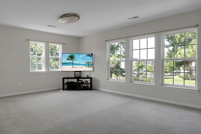 Building Photo - 334 Albrighton Way