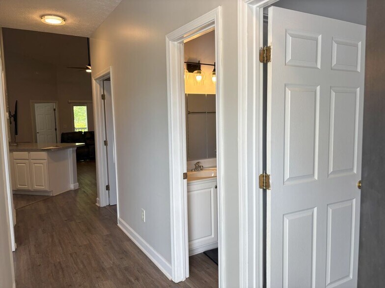 Building Photo - 106 Westhaven Dr