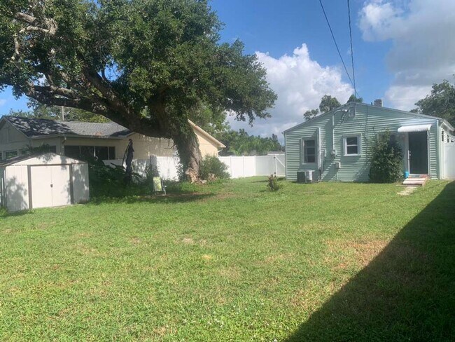 Building Photo - Charming 2 Bedroom 1 Bath in Central Gulfport