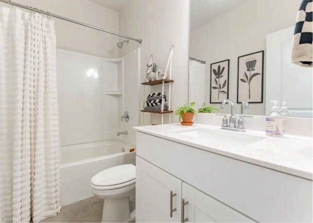 Building Photo - 241 River Rd