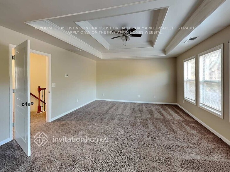 Building Photo - 505 Lakeside View