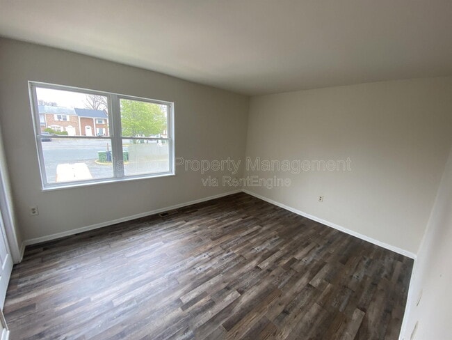 Building Photo - 928 Bellows Ave