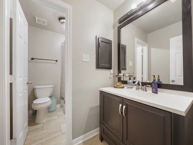 Building Photo - 4006 Raspberry Ct