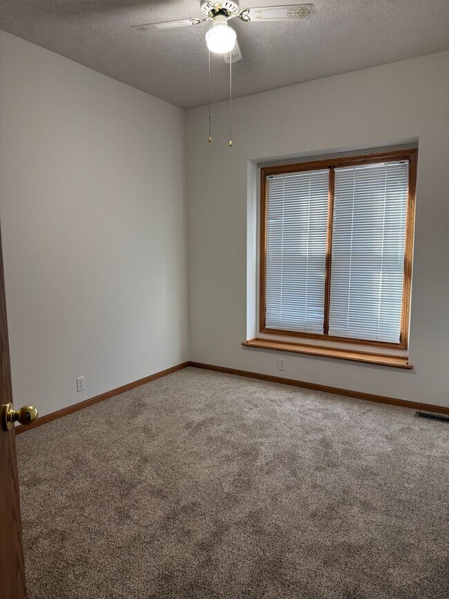 Building Photo - 2110 John St