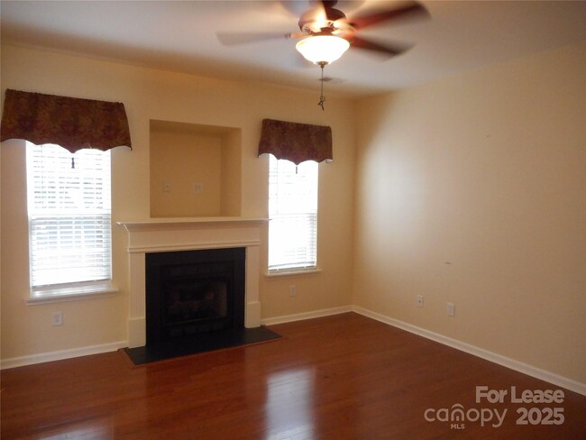 Building Photo - 15519 Stronvar House Ln