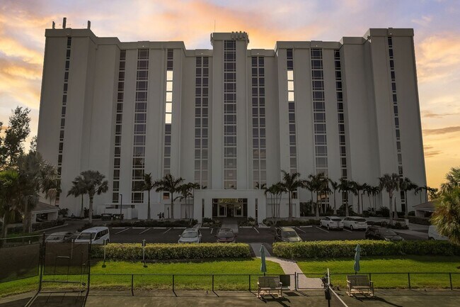 Building Photo - Seaside Serenity: Luxurious Gulf-Front Retreat on Southern Longboat Key