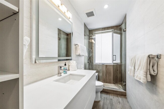 Building Photo - 2523 Castilla Isle