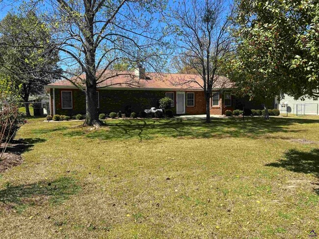 Building Photo - 213 Westwood Dr