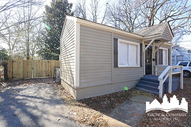 Building Photo - 3733 Miami Ave