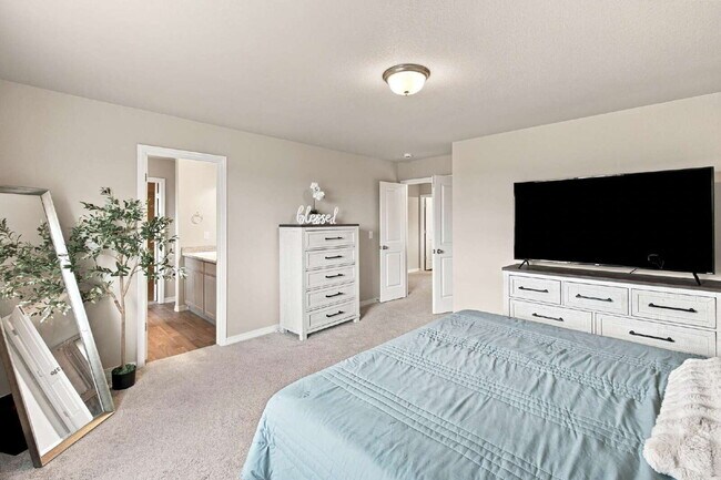 Building Photo - Beautiful 2025-Built 5 Bedroom Home with Finished Walk-Out Basement